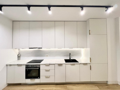 NOU / SUPERB  / SPATII GENEROASE / PARTIAL MOBILAT SI UTILAT BLOC BOUTIQUE